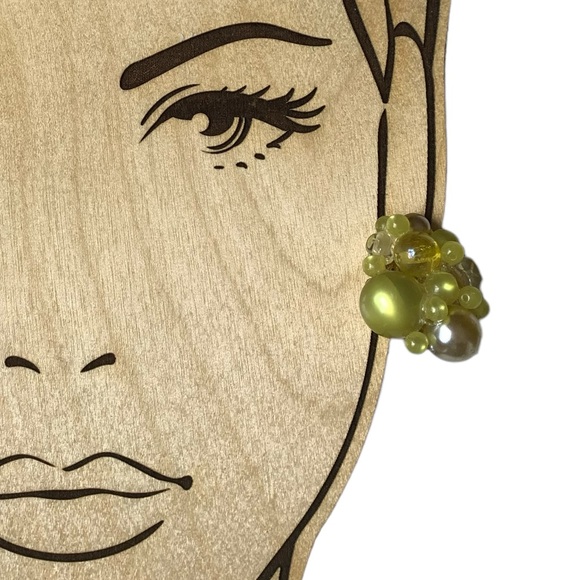 Vintage Lime Green & Silver Bead Cluster Gold Tone Clip-On Earrings Jewelry - Picture 2 of 5